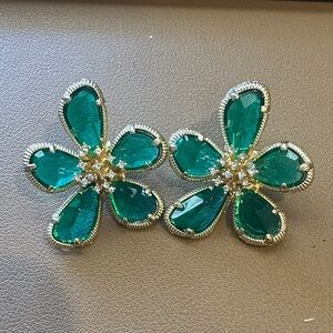Elegant Floral Green Earrings